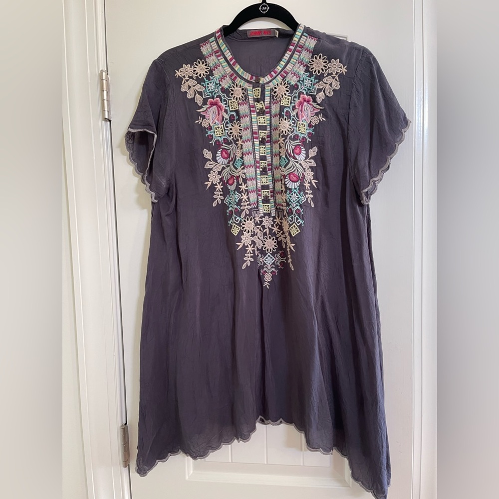 Johnny Was grey embroidered medium tunic